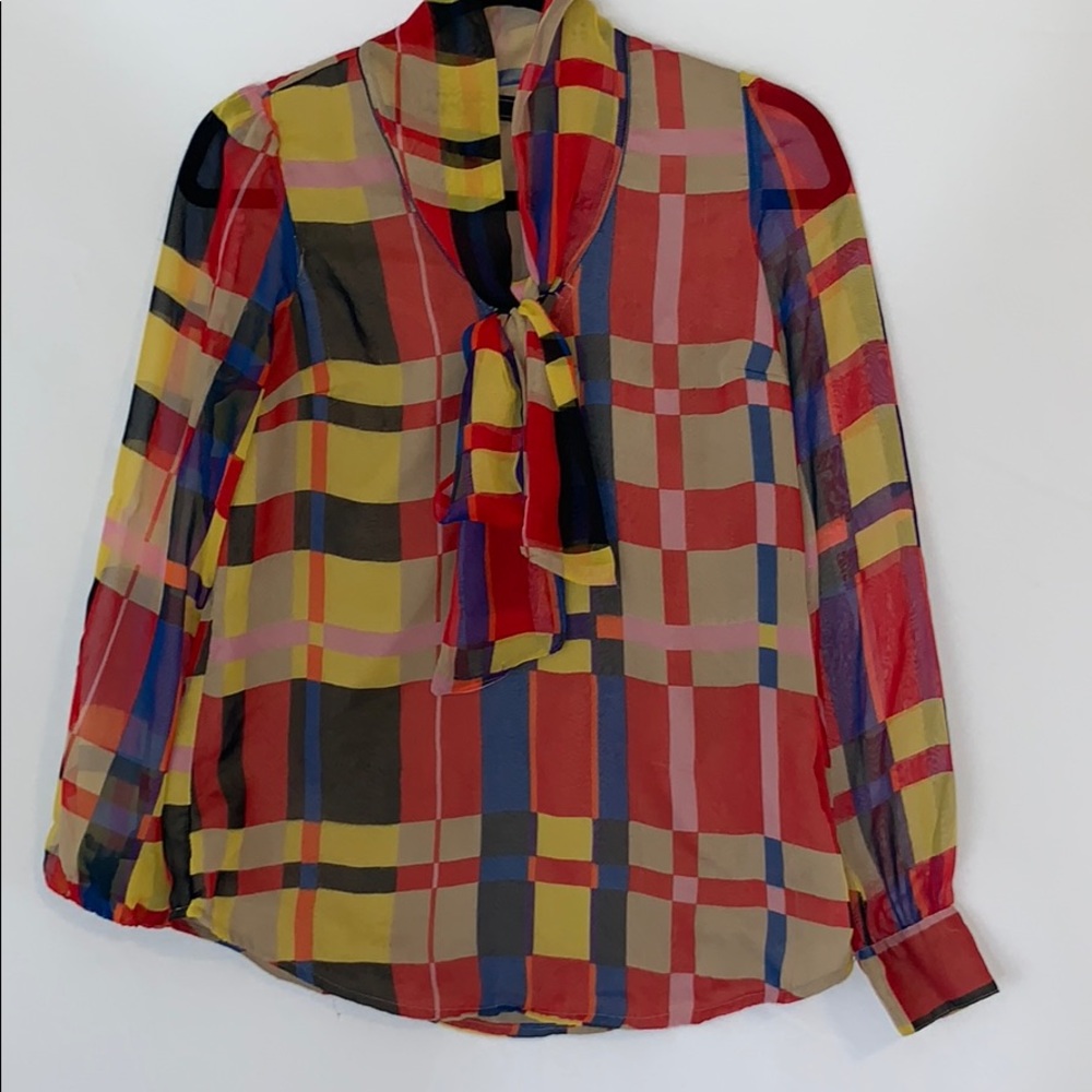 Cute neck tie top perfect for work or a day out